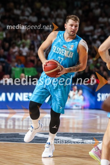  Luka  Dončić, košarkarKošarkarska tekma Slovenija : Hrvaška
