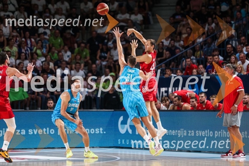  Mike Tobey, košarkar;  Vlatko Čančar, košarkar;  ... Košarkarska tekma Slovenija : Hrvaška