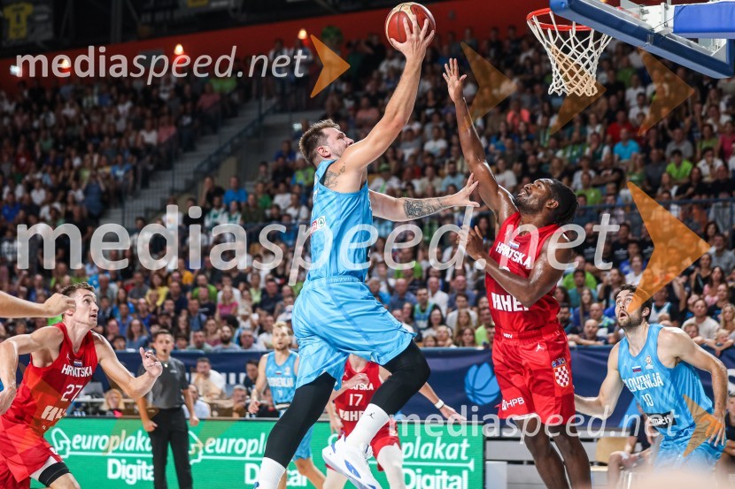  Luka  Dončić, košarkar;  Jaleen Smith, košarkarKošarkarska tekma Slovenija : Hrvaška