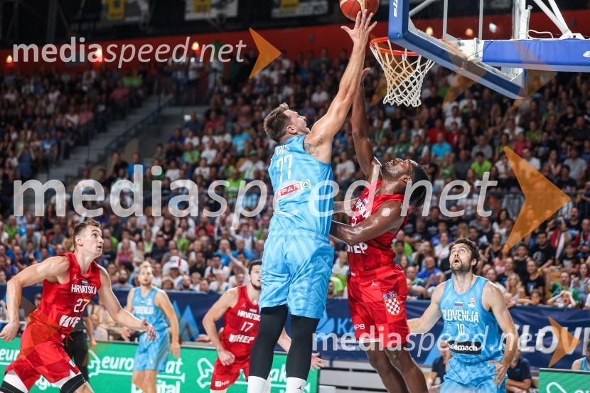  Luka  Dončić, košarkar;  Jaleen Smith, košarkarKošarkarska tekma Slovenija : Hrvaška