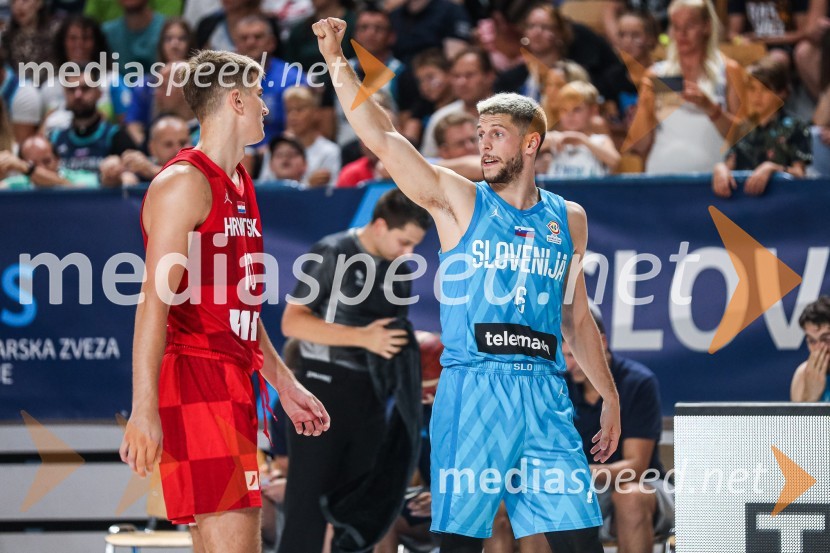  Lovro Gnjidić, košarkaš;  Aleksej  Nikolić, košarkarKošarkarska tekma Slovenija : Hrvaška