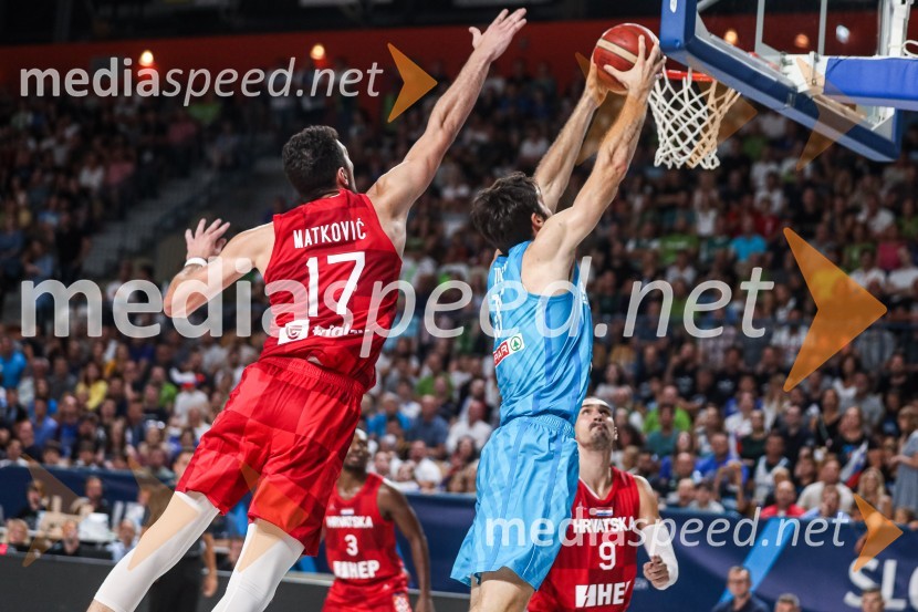  Karlo Matković, košarkar;  Mike Tobey, košarkarKošarkarska tekma Slovenija : Hrvaška