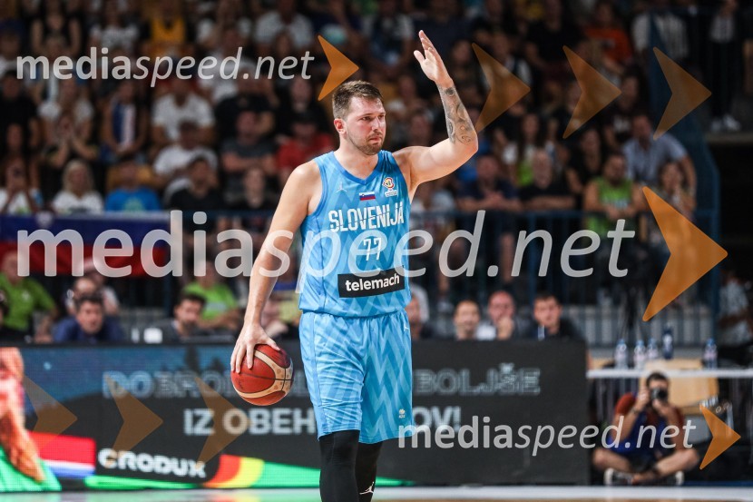  Luka  Dončić, košarkarKošarkarska tekma Slovenija : Hrvaška
