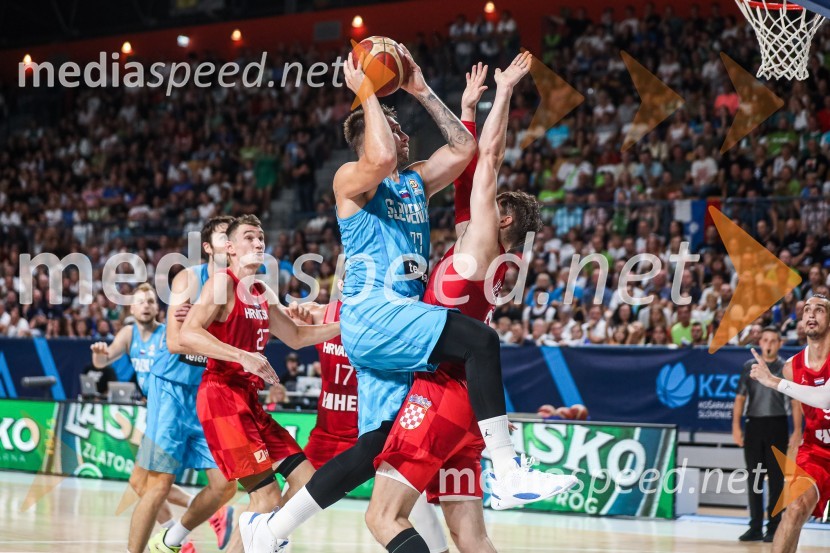 Luka  Dončić, košarkarKošarkarska tekma Slovenija : Hrvaška