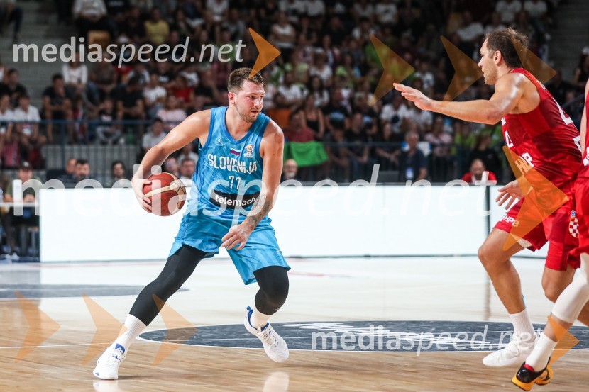  Luka  Dončić, košarkarKošarkarska tekma Slovenija : Hrvaška
