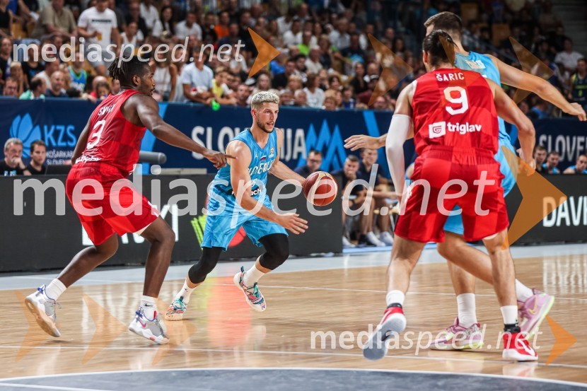  Jaleen Smith, košarkar;  Aleksej  Nikolić, košarkar;  Dario Šarić, košarkarKošarkarska tekma Slovenija : Hrvaška