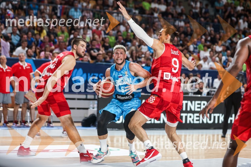 Ivica Zubac, košarkar;  Aleksej  Nikolić, košarkar;  Dario Šarić, košarkarKošarkarska tekma Slovenija : Hrvaška