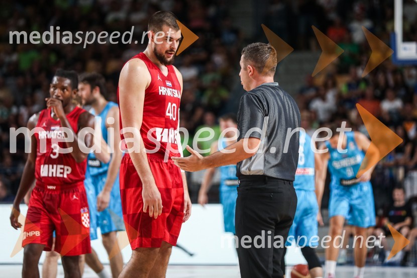  Ivica Zubac, košarkar;  ... Košarkarska tekma Slovenija : Hrvaška