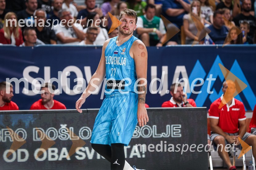  Luka  Dončić, košarkarKošarkarska tekma Slovenija : Hrvaška