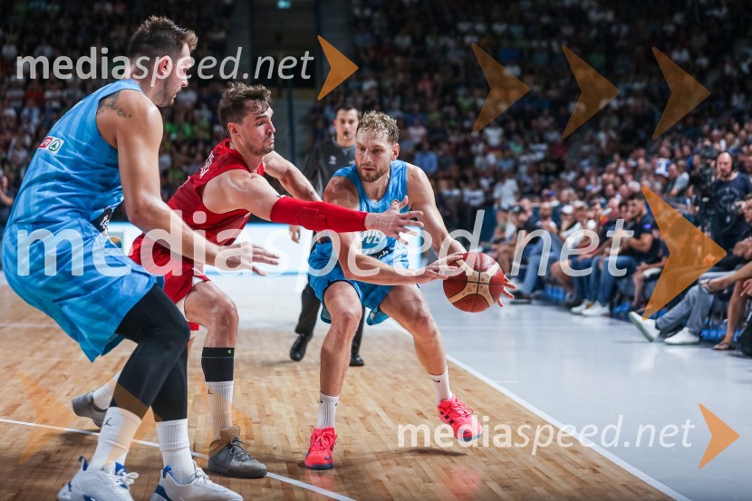  Luka  Dončić, košarkar;  ... ;  Jaka Blažič, košarkarKošarkarska tekma Slovenija : Hrvaška