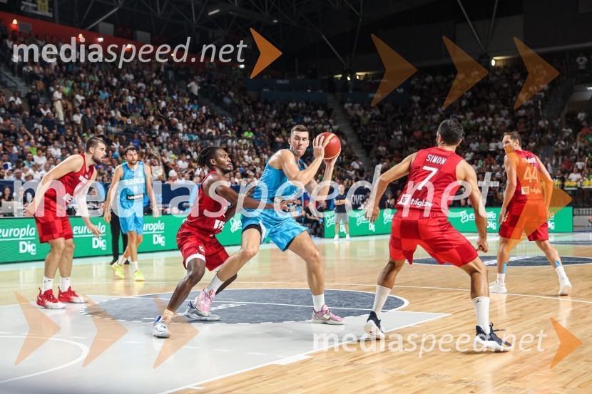  Ivica Zubac, košarkar;  Jaleen Smith, košarkar;  Vlatko Čančar, košarkar;  ... ;  Bojan Bogdanović, košarkarKošarkarska tekma Slovenija : Hrvaška