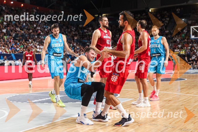  Mike Tobey, košarkar;  Luka  Dončić, košarkar;  Ivica Zubac, košarkar;  ... ;  ... ;  Jaka Blažič, košarkarKošarkarska tekma Slovenija : Hrvaška