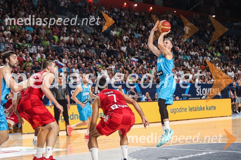  Mike Tobey, košarkar;  Ivica Zubac, košarkar;  ... ;  Goran Dragić, košarkarKošarkarska tekma Slovenija : Hrvaška