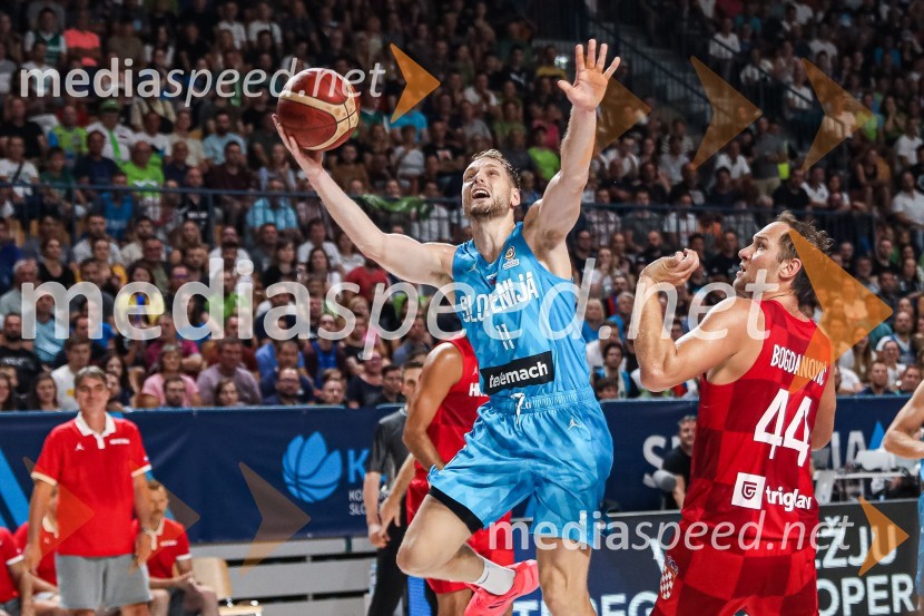  Jaka Blažič, košarkar;  Bojan Bogdanović, košarkarKošarkarska tekma Slovenija : Hrvaška