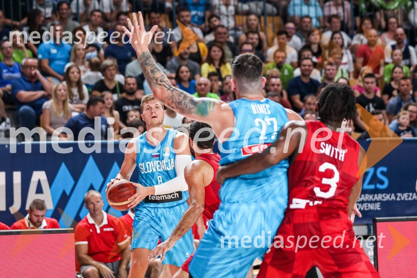  Edo Murić, košarkar;  Žiga Dimec, košarkar;  Jaleen Smith, košarkarKošarkarska tekma Slovenija : Hrvaška