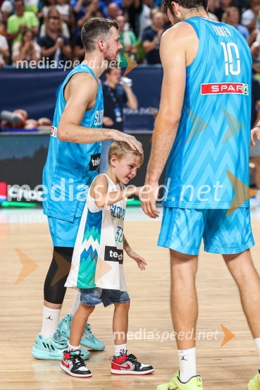  Goran Dragić, košarkar;  ... ;  Mike Tobey, košarkarKošarkarska tekma Slovenija : Hrvaška