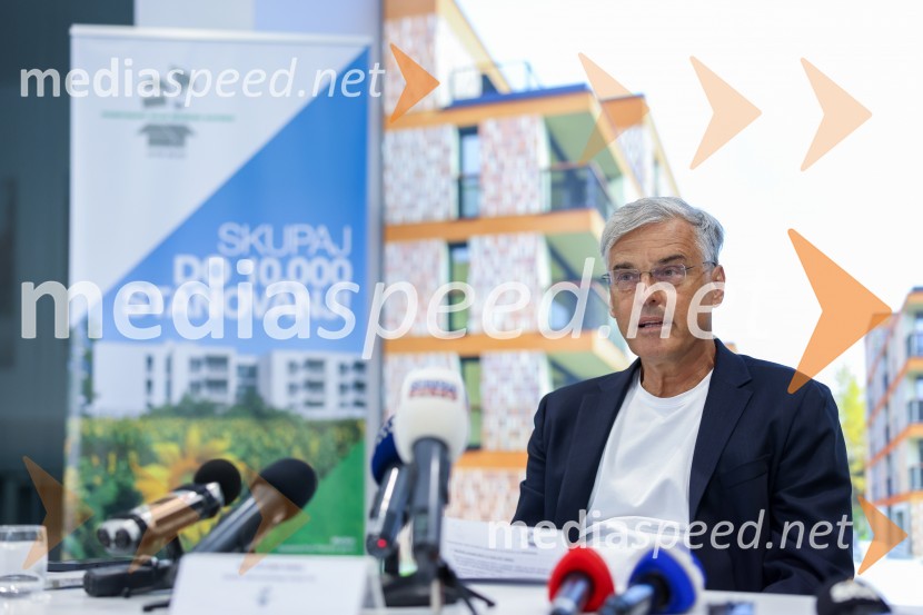 mag. Črtomir Remec, direktor Stanovanjskega sklada RSNovinarska konferenca SSRS ob pridobitvi nepovratnih sredstev za gradnjo novih najemnih stanovanj