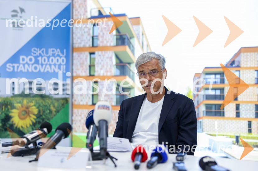 mag. Črtomir Remec, direktor Stanovanjskega sklada RSNovinarska konferenca SSRS ob pridobitvi nepovratnih sredstev za gradnjo novih najemnih stanovanj