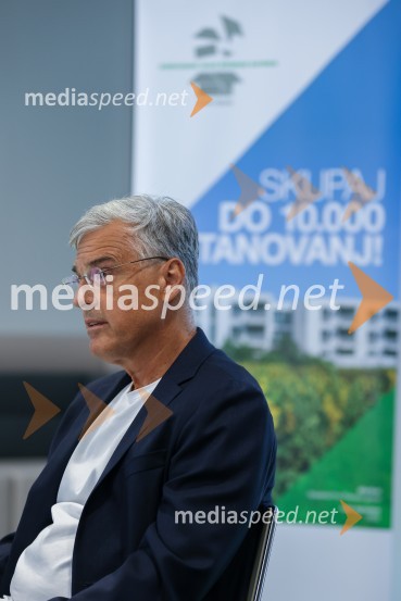 mag. Črtomir Remec, direktor Stanovanjskega sklada RSNovinarska konferenca SSRS ob pridobitvi nepovratnih sredstev za gradnjo novih najemnih stanovanj