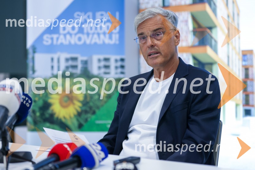 mag. Črtomir Remec, direktor Stanovanjskega sklada RSNovinarska konferenca SSRS ob pridobitvi nepovratnih sredstev za gradnjo novih najemnih stanovanj