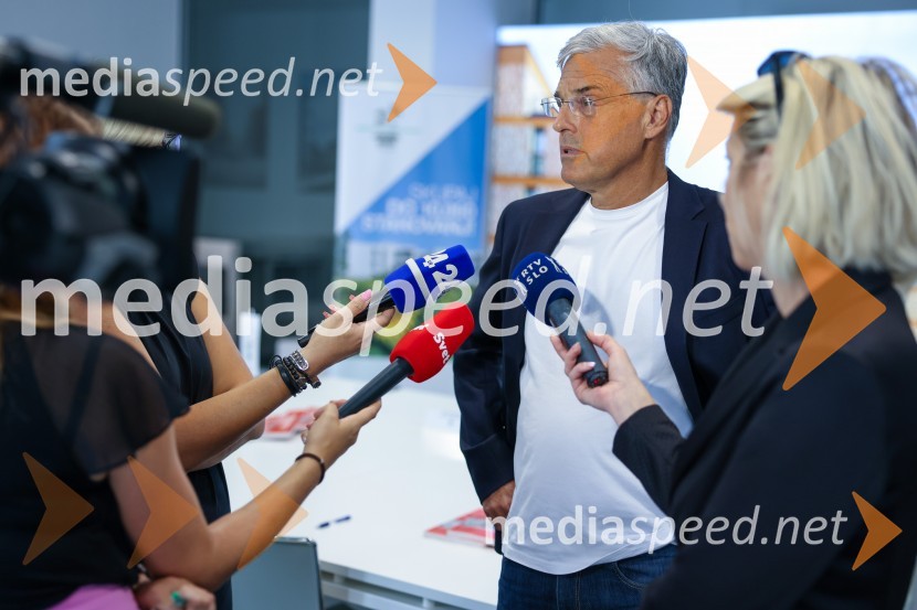 mag. Črtomir Remec, direktor Stanovanjskega sklada RSNovinarska konferenca SSRS ob pridobitvi nepovratnih sredstev za gradnjo novih najemnih stanovanj