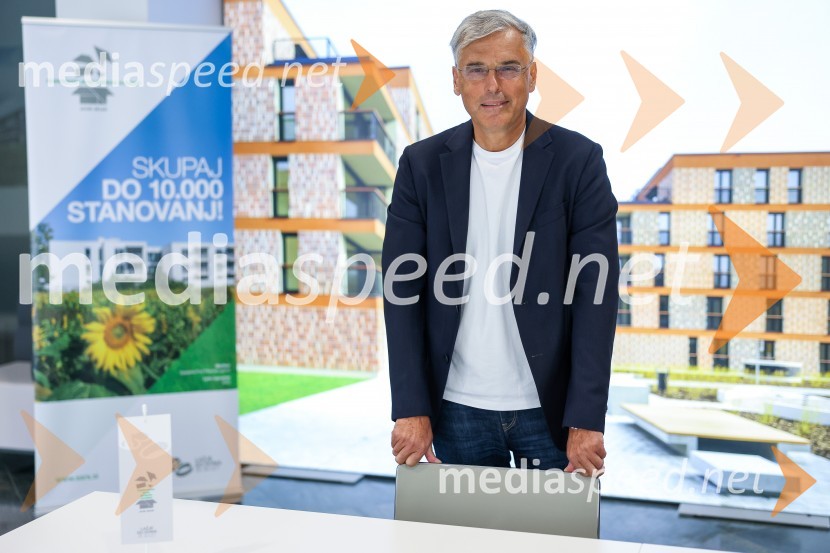 mag. Črtomir Remec, direktor Stanovanjskega sklada RSNovinarska konferenca SSRS ob pridobitvi nepovratnih sredstev za gradnjo novih najemnih stanovanj