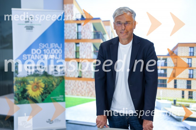 mag. Črtomir Remec, direktor Stanovanjskega sklada RSNovinarska konferenca SSRS ob pridobitvi nepovratnih sredstev za gradnjo novih najemnih stanovanj