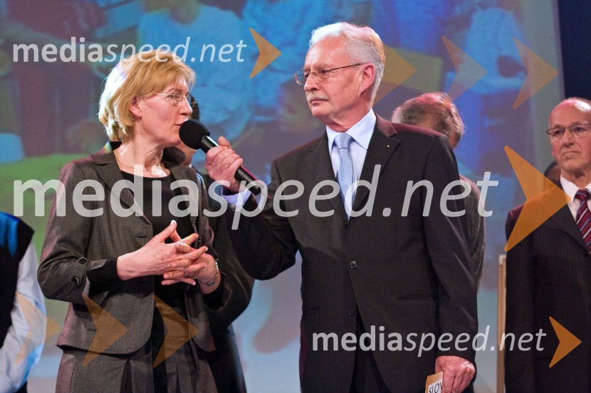 ... in Zlatko Šetinc, odgovorni urednik Nedeljskega dnevnikaSlovenec leta 2008