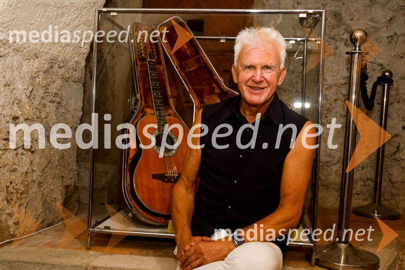  Andrej Šifrer, glasbenikAndrej Šifrer, 70 let-NIČ proti VEČnosti