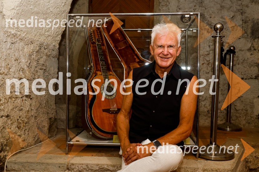  Andrej Šifrer, glasbenikAndrej Šifrer, 70 let-NIČ proti VEČnosti