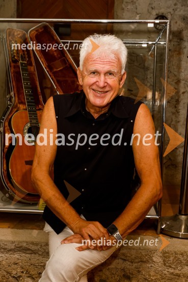  Andrej Šifrer, glasbenikAndrej Šifrer, 70 let-NIČ proti VEČnosti