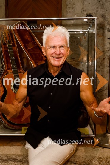  Andrej Šifrer, glasbenikAndrej Šifrer, 70 let-NIČ proti VEČnosti