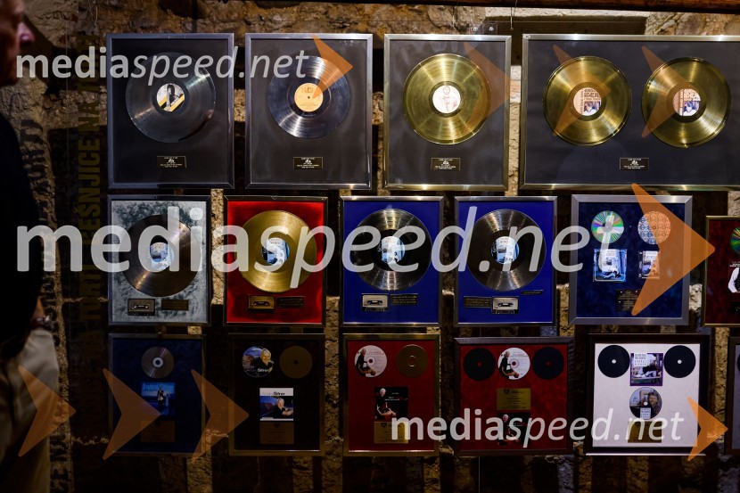 Andrej Šifrer, 70 let-NIČ proti VEČnosti