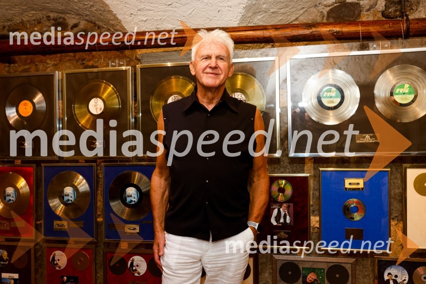  Andrej Šifrer, glasbenikAndrej Šifrer, 70 let-NIČ proti VEČnosti