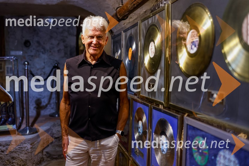  Andrej Šifrer, glasbenikAndrej Šifrer, 70 let-NIČ proti VEČnosti