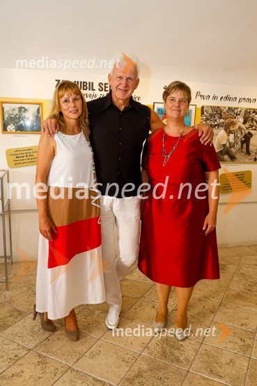  Mirjam Povh;  Andrej Šifrer, glasbenik;  Mag. Marjana  Žibert, direktorica, Gorenjski muzejAndrej Šifrer, 70 let-NIČ proti VEČnosti