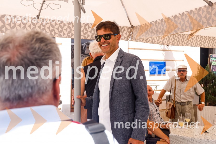  Matjaž Rakovec, župan Mestne občine KranjAndrej Šifrer, 70 let-NIČ proti VEČnosti