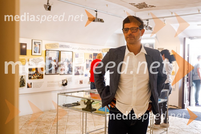  Matjaž Rakovec, župan Mestne občine KranjAndrej Šifrer, 70 let-NIČ proti VEČnosti