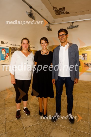  Tjaša Šoštarič, avtorica razstave NIČ proti VEČnosti, Gorenjski muzej;  Ana  Beno, avtorica razstave NIČ proti VEČnosti, Gorenjski muzej;  Matjaž Rakovec, župan Mestne občine KranjAndrej Šifrer, 70 let-NIČ proti VEČnosti