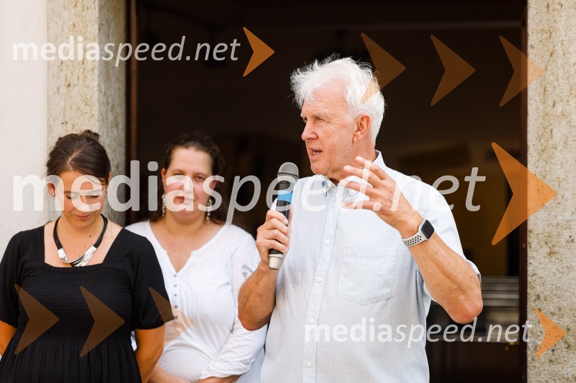  Ana  Beno, avtorica razstave NIČ proti VEČnosti, Gorenjski muzej;  Tjaša Šoštarič, avtorica razstave NIČ proti VEČnosti, Gorenjski muzej;  Andrej Šifrer, glasbenikAndrej Šifrer, 70 let-NIČ proti VEČnosti