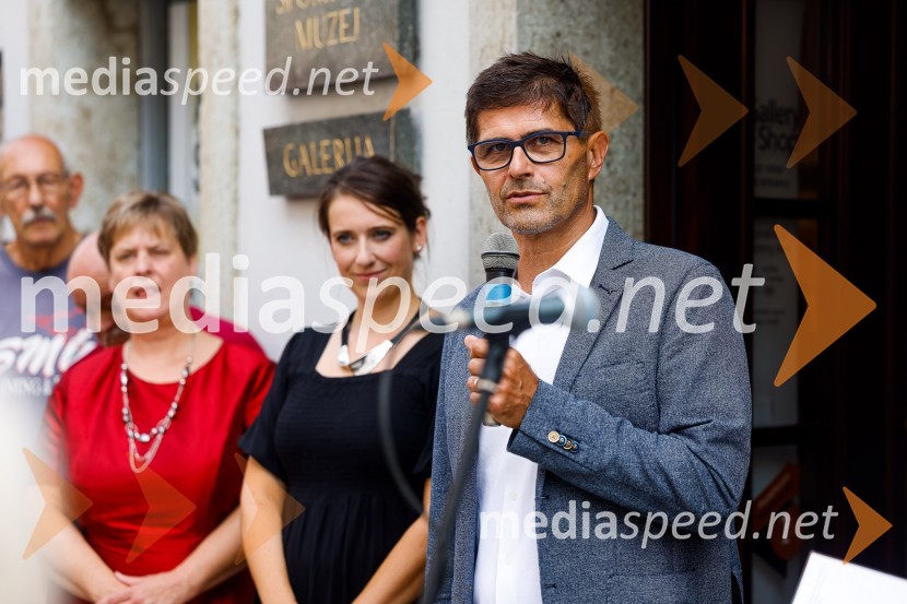  Ana  Beno, avtorica razstave NIČ proti VEČnosti, Gorenjski muzej;  Matjaž Rakovec, župan Mestne občine KranjAndrej Šifrer, 70 let-NIČ proti VEČnosti