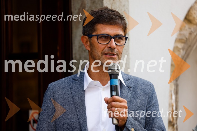  Matjaž Rakovec, župan Mestne občine KranjAndrej Šifrer, 70 let-NIČ proti VEČnosti