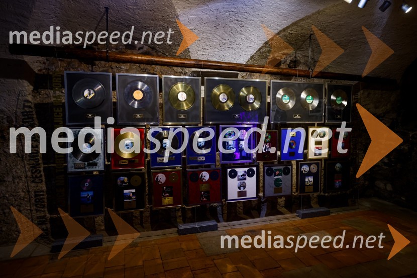 Andrej Šifrer, 70 let-NIČ proti VEČnosti