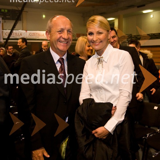 Branko Pavlin, predsednik uprave časopisne hiše Dnevnik in Karmen Stavec, pevkaSlovenec leta 2008