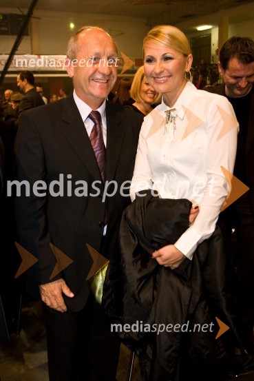 Branko Pavlin, predsednik uprave časopisne hiše Dnevnik in Karmen Stavec, pevkaSlovenec leta 2008