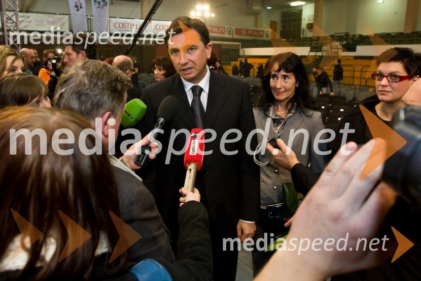 Borut Pahor, predsednik Vlade RS in novinarjiSlovenec leta 2008