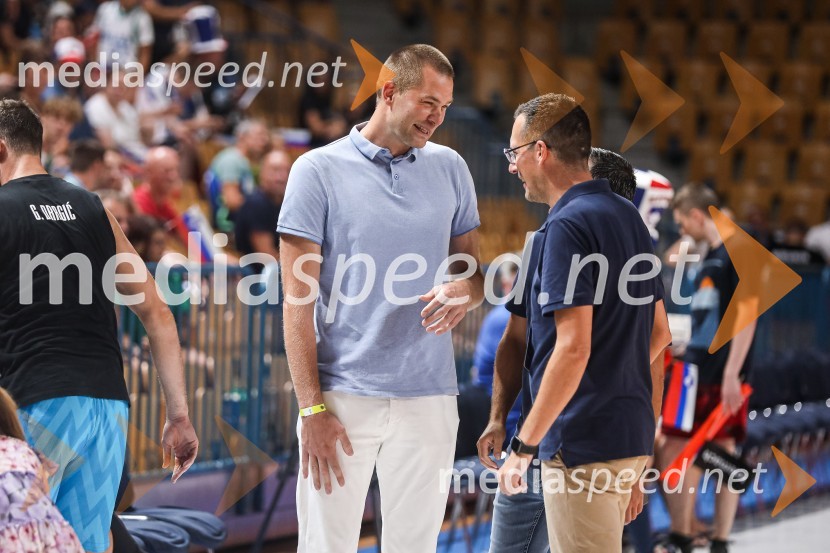  Uroš Slokar, nekdanji košarkar;  Gregor Brezovec, KZSKošarkarska tekma Slovenija - Estonija