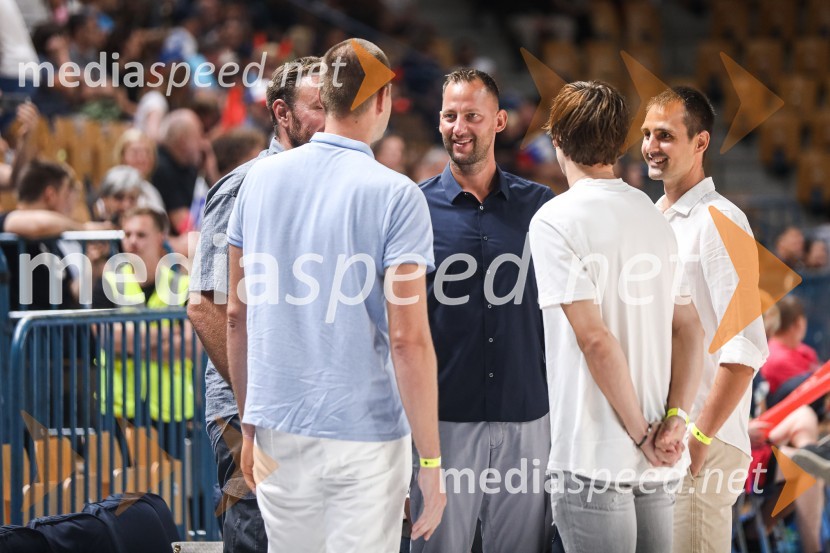  Uroš Slokar, nekdanji košarkar;  Saša  Zagorac, košarkar;  Jaka Klobučar, košarkar;  Domen Lorbek, nekdnanji košarkarKošarkarska tekma Slovenija - Estonija