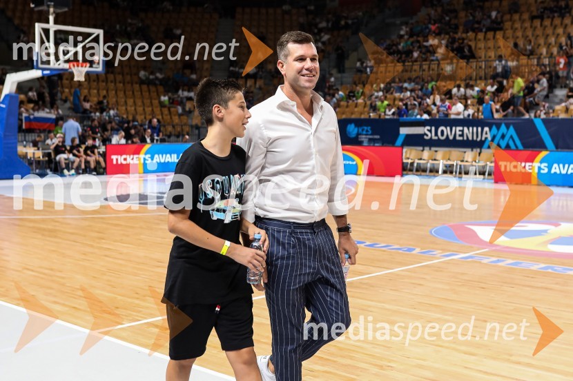  ... ;  Sani  Bečirović, nekdanji košarkarKošarkarska tekma Slovenija - Estonija