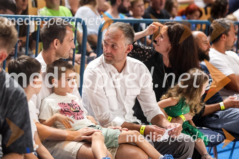  Domen Lorbek, nekdnanji košarkar;  Samo Udrih, nekdanji košarkar;  ... Košarkarska tekma Slovenija - Estonija